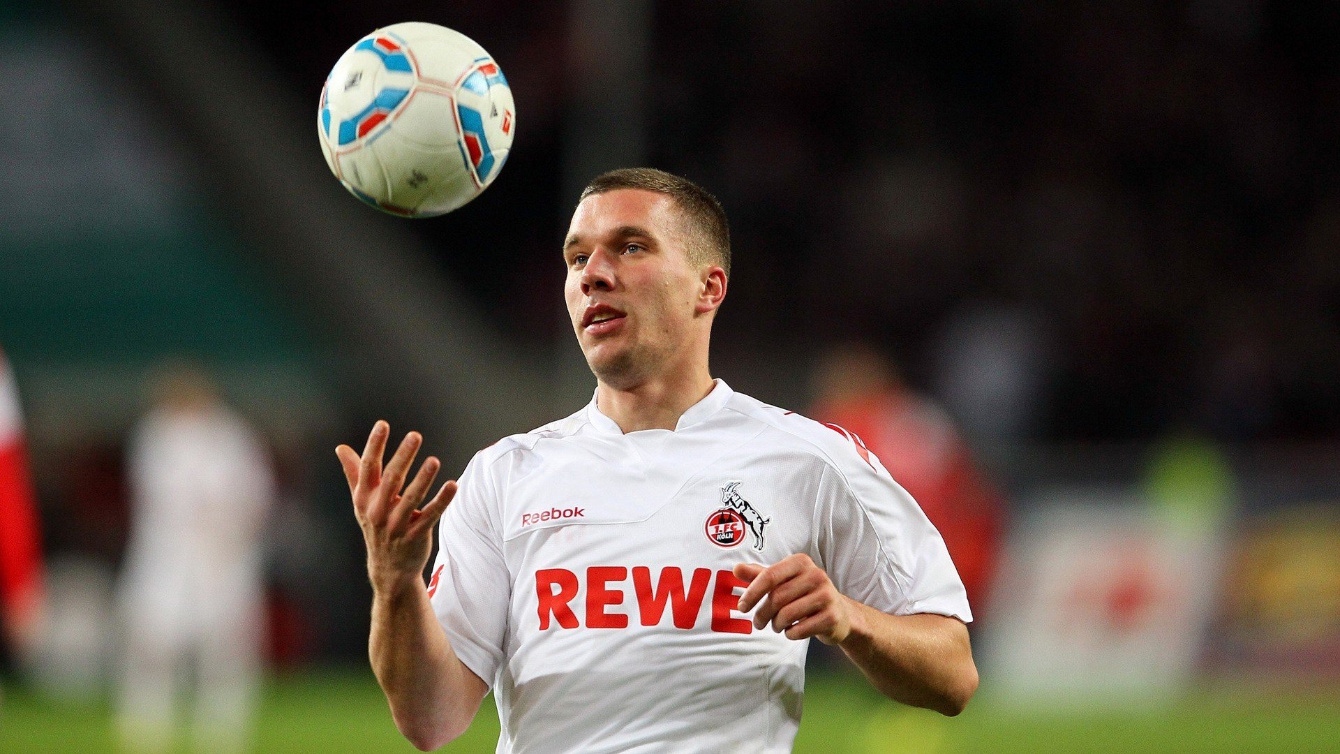 公牛训练结束后组织战术问答考验球员理解，公牛教练组